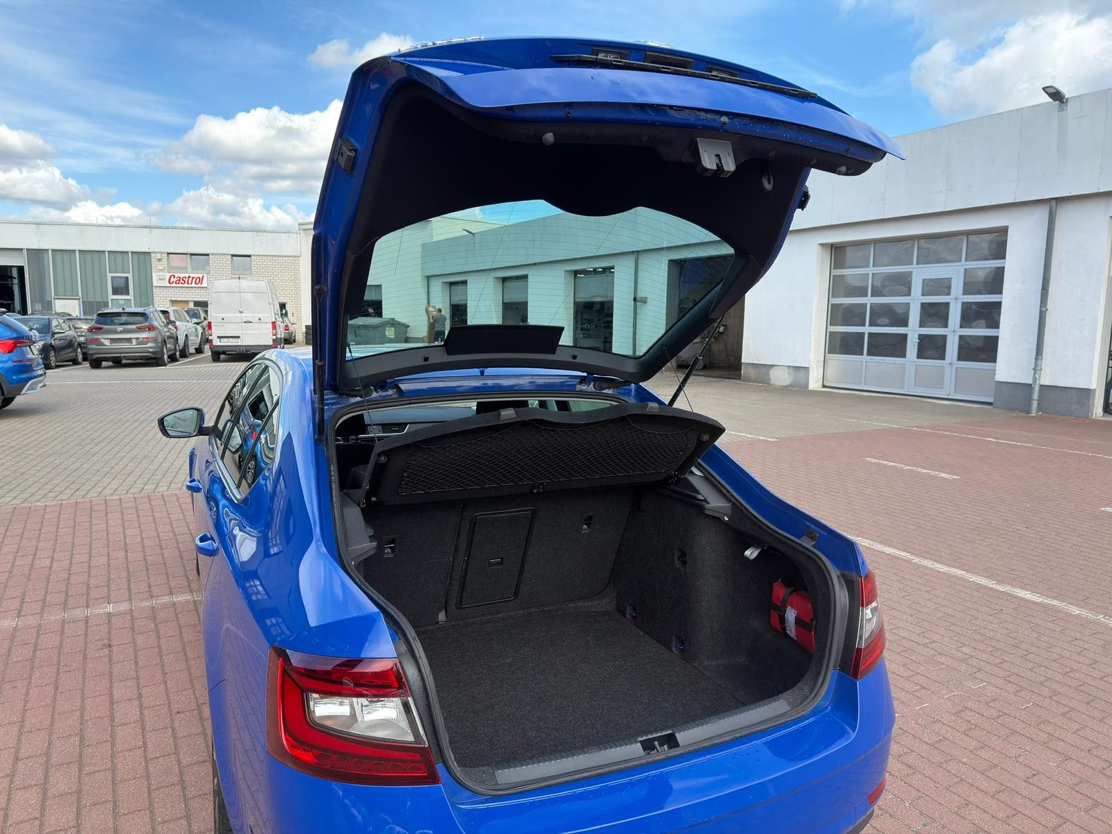 Fahrzeugabbildung SKODA Octavia Lim.*STNDHZNG*SZHZNG*TEMPOMAT*CARPLAY*