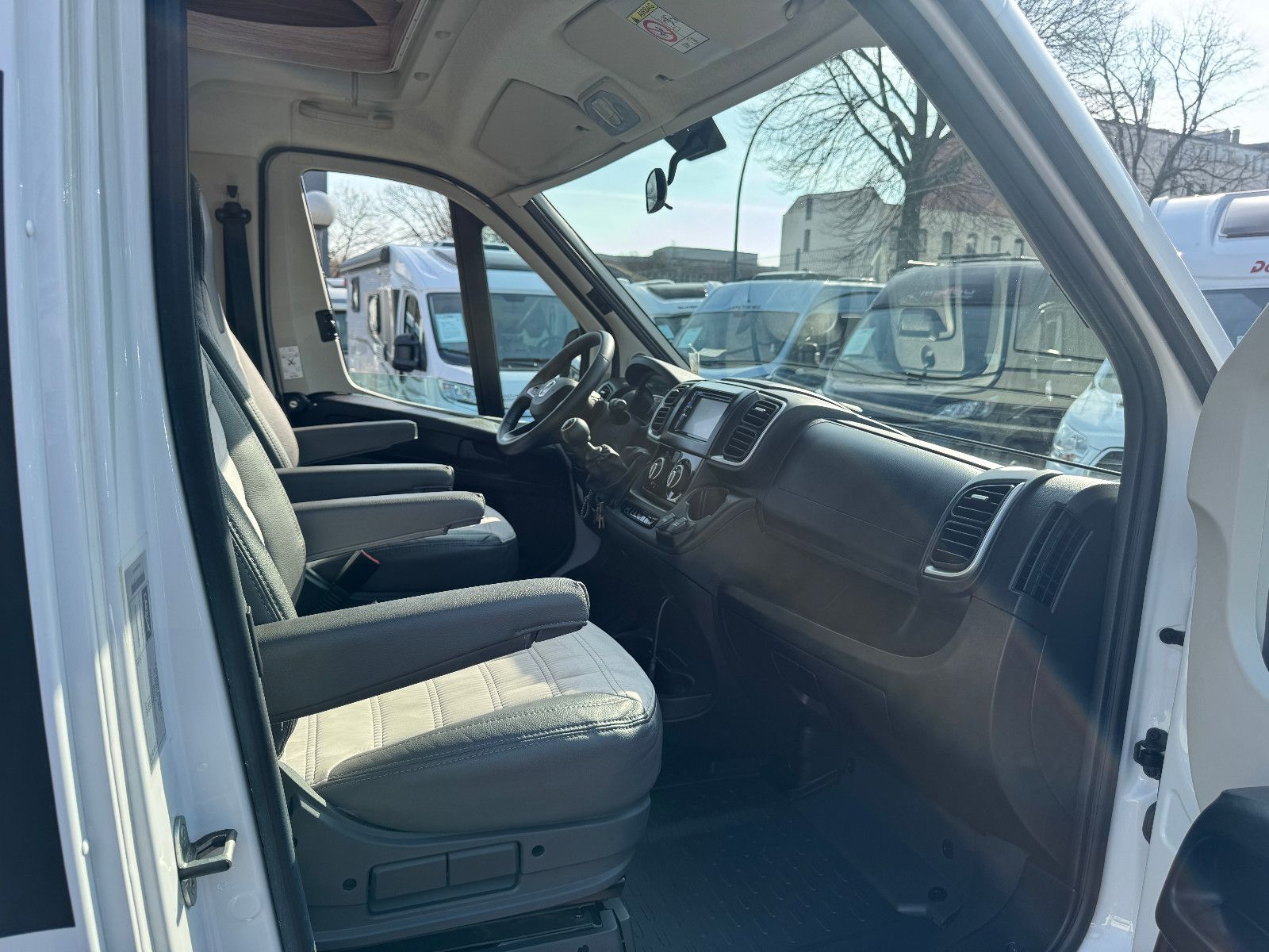 Fahrzeugabbildung Sunlight T 68 ADVENTURE EDITION FIAT LITIHIUM INVERTER 1H