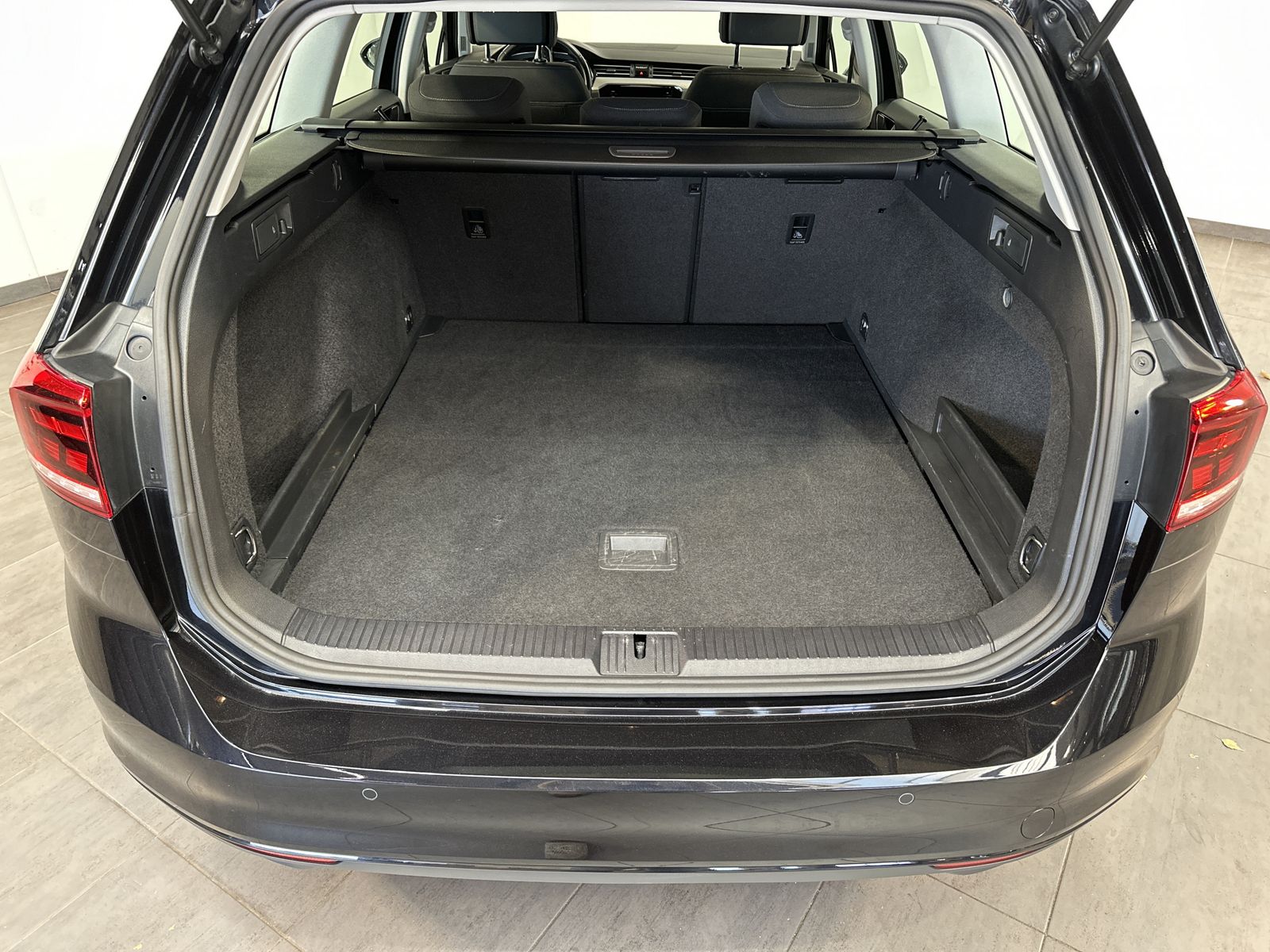 Fahrzeugabbildung Volkswagen Passat Variant 2.0 TDI DSG Business NAV+LED+ACC