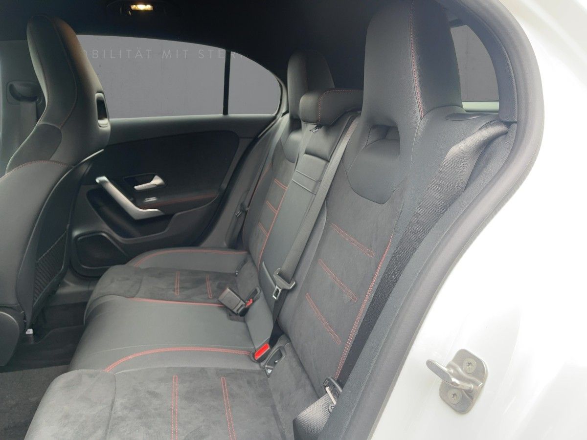 Fahrzeugabbildung Mercedes-Benz A 180 AMG/Night/Kamera/LED/AHK
