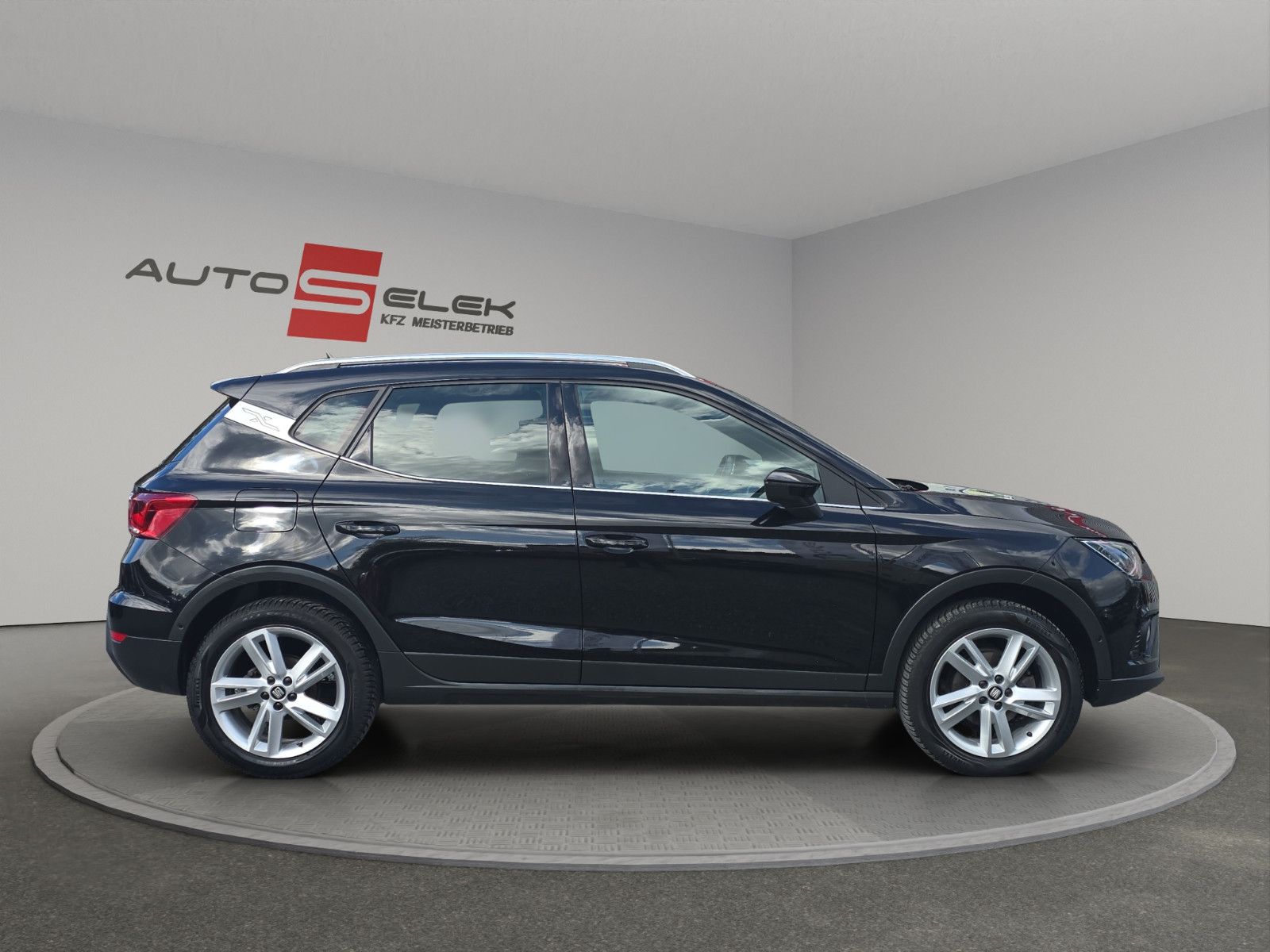 Fahrzeugabbildung SEAT Arona FR BUSINESS PAKET LED KAMERA NAVI AHK ACC