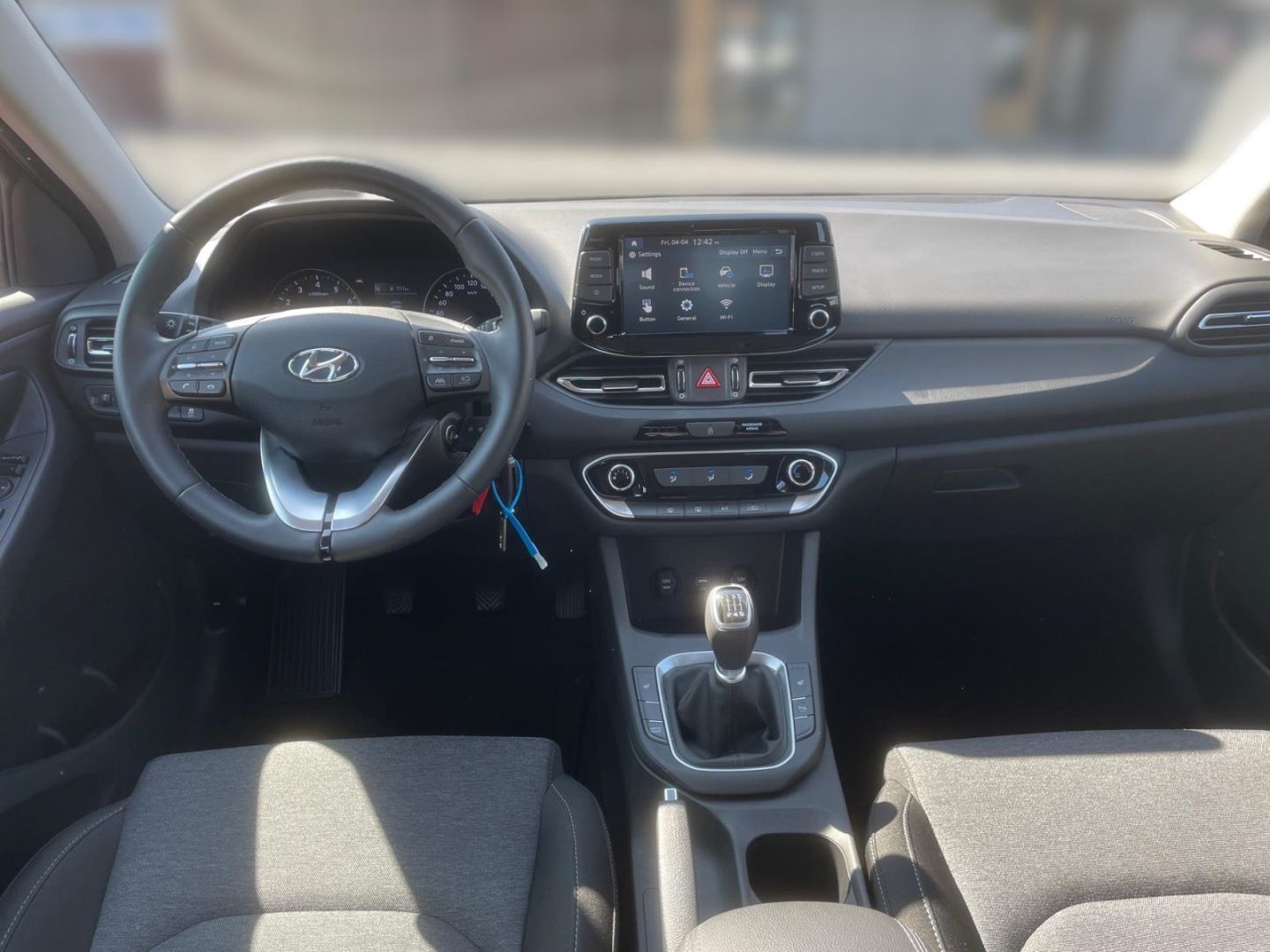 Fahrzeugabbildung Hyundai i30 1.0T Select Mild-Hybrid (48V) Allwetterreife