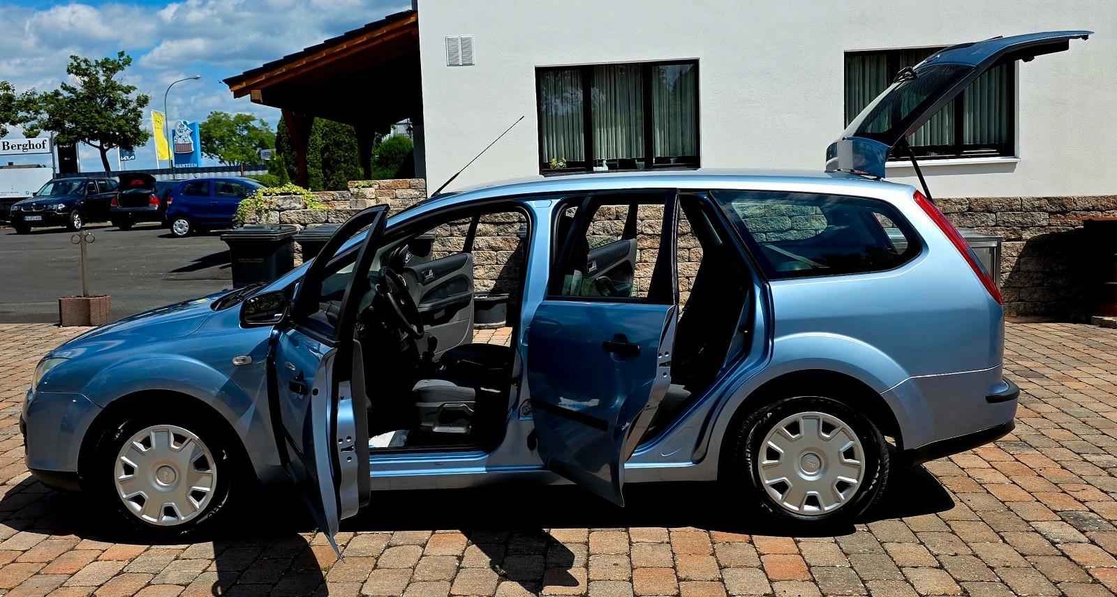 Ford Focus 2006 — photo 18