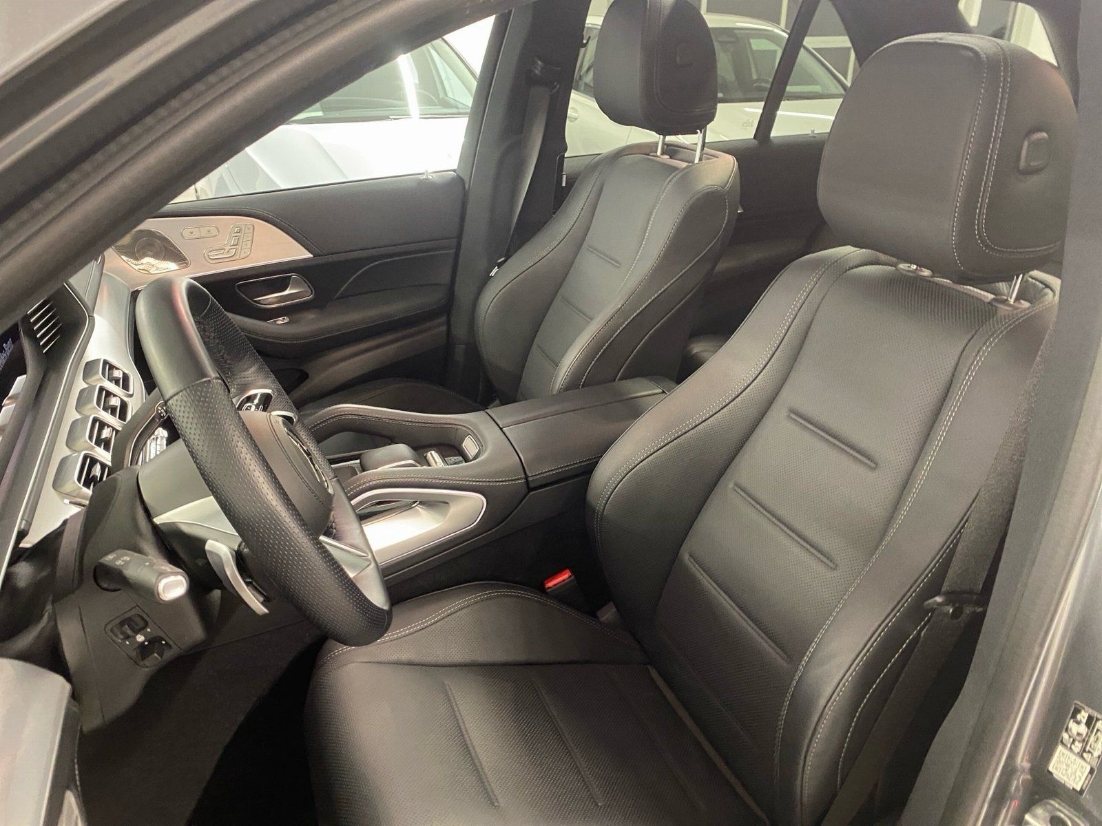 Fahrzeugabbildung Mercedes-Benz GLE 300 d 4M AMG*AHK*Airmatic*Distro*Pano*Burme*