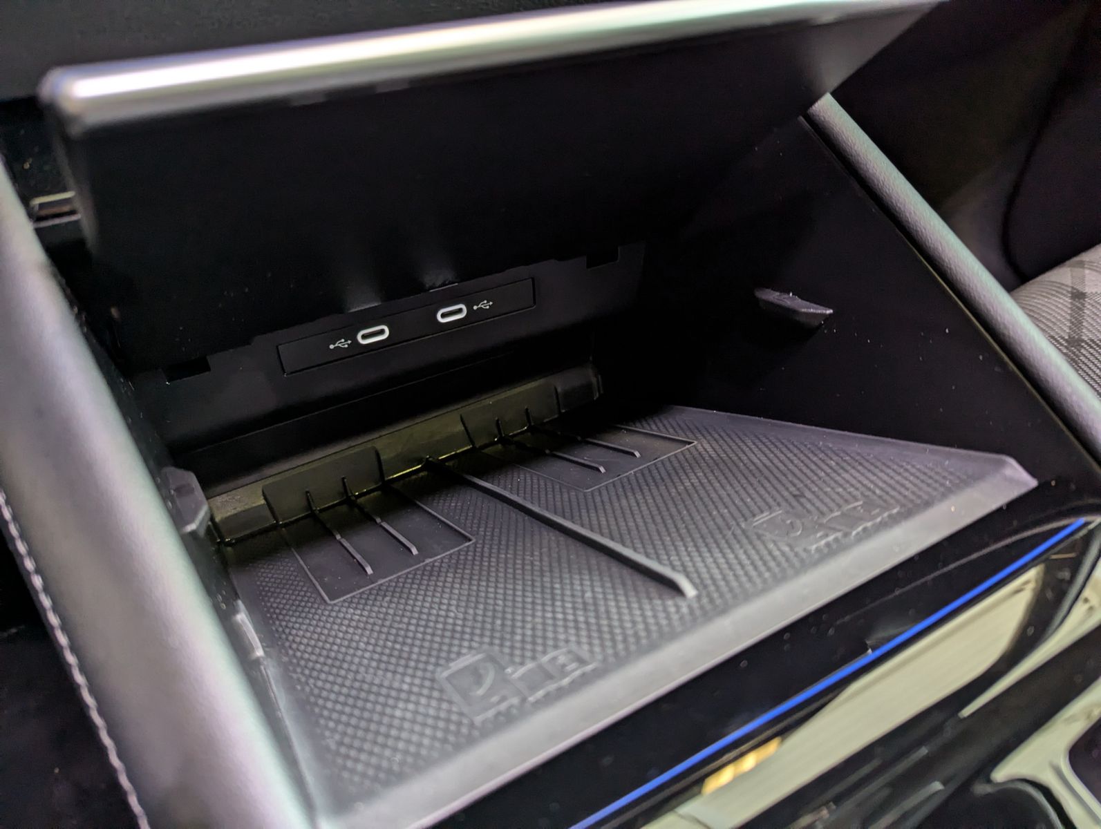 VW Tiguan 2.0TDI R-Line 4M Pano Black AHK Matrix 20 - Image 24