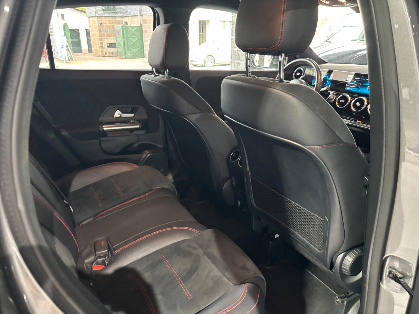 Fahrzeugabbildung Mercedes-Benz GLA 220d //AMG LINE//CARBON/KAMERA/MBUX/AHK/SHZ