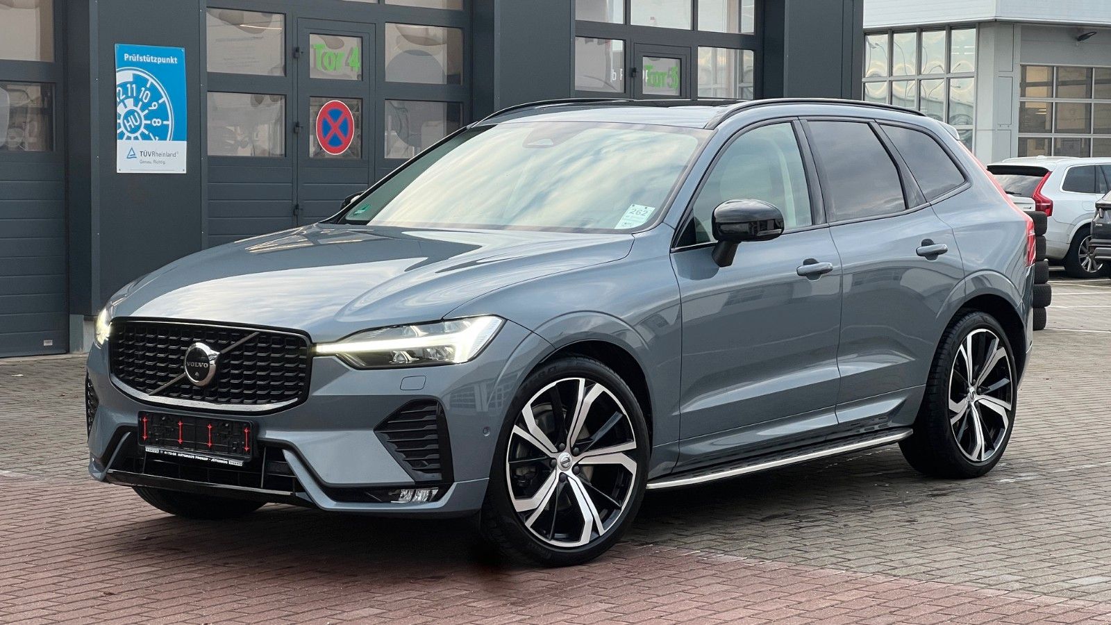Fahrzeugabbildung Volvo XC60 B5 D Ultimate Dark AWD*360°*AHK*HUD*LUFT*