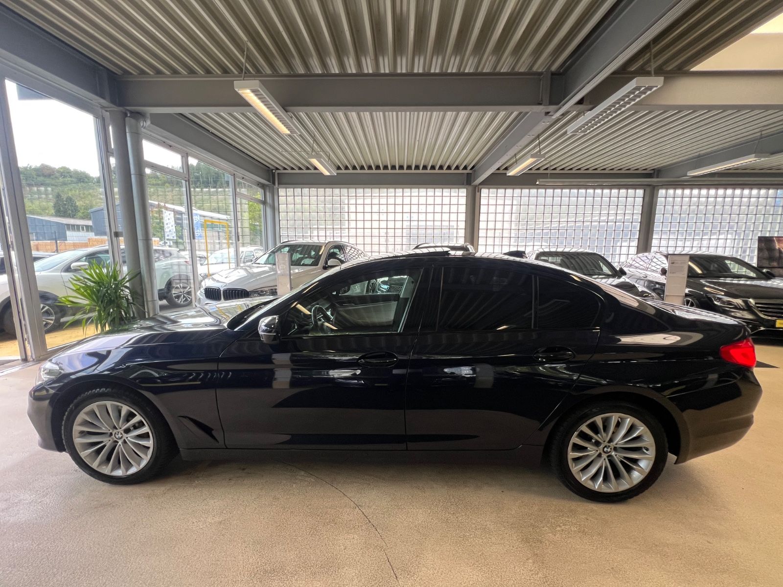 Fahrzeugabbildung BMW 525 d Lim. Luxury Line * SCHIEBEDACH *AMBIENTE*