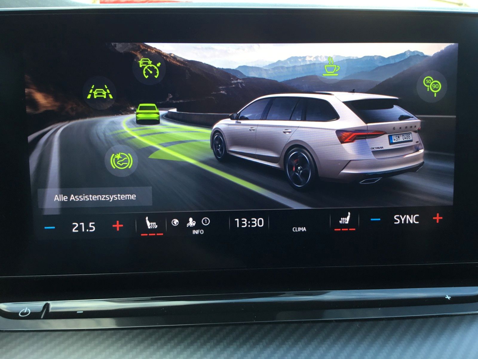 Fahrzeugabbildung SKODA Octavia Combi RS 2.0 TSI DSG+AHK+Head up+Matrix