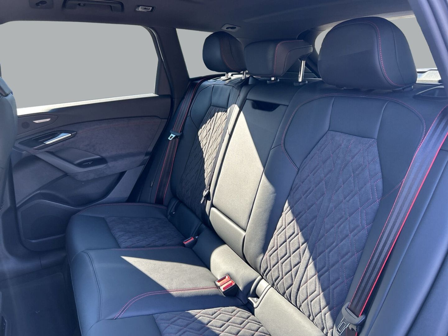Audi Q6 e-tron SUV PERFORMANCE LED PANO HUD TECHP AHK foto 12