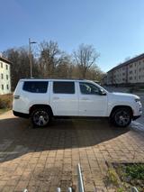 Jeep Grand Wagoneer - Jeep Wagoneer mit Benzin-Antrieb: Geländewagen, Grand