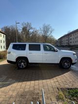 Jeep Grand Wagoneer - Jeep Wagoneer mit Benzin-Antrieb: Geländewagen, Grand