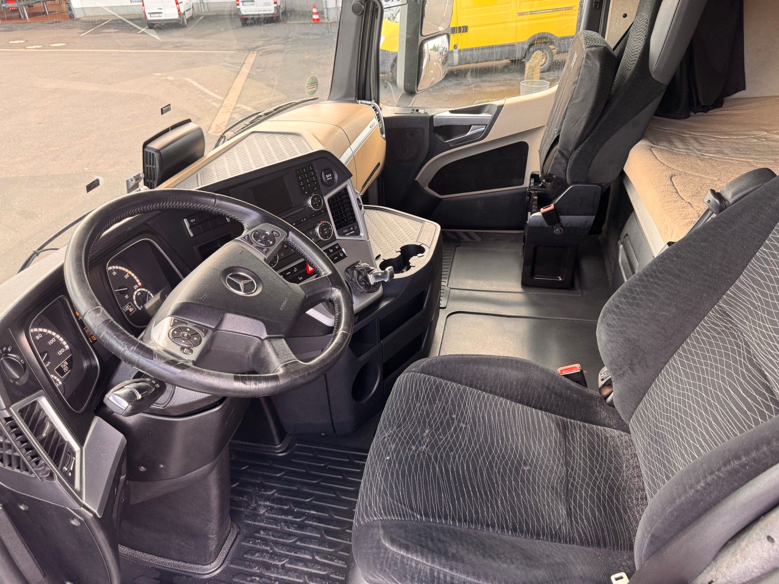 Fahrzeugabbildung Mercedes-Benz Actros 2545LnR 6x2 Retarder BigSpace PPC