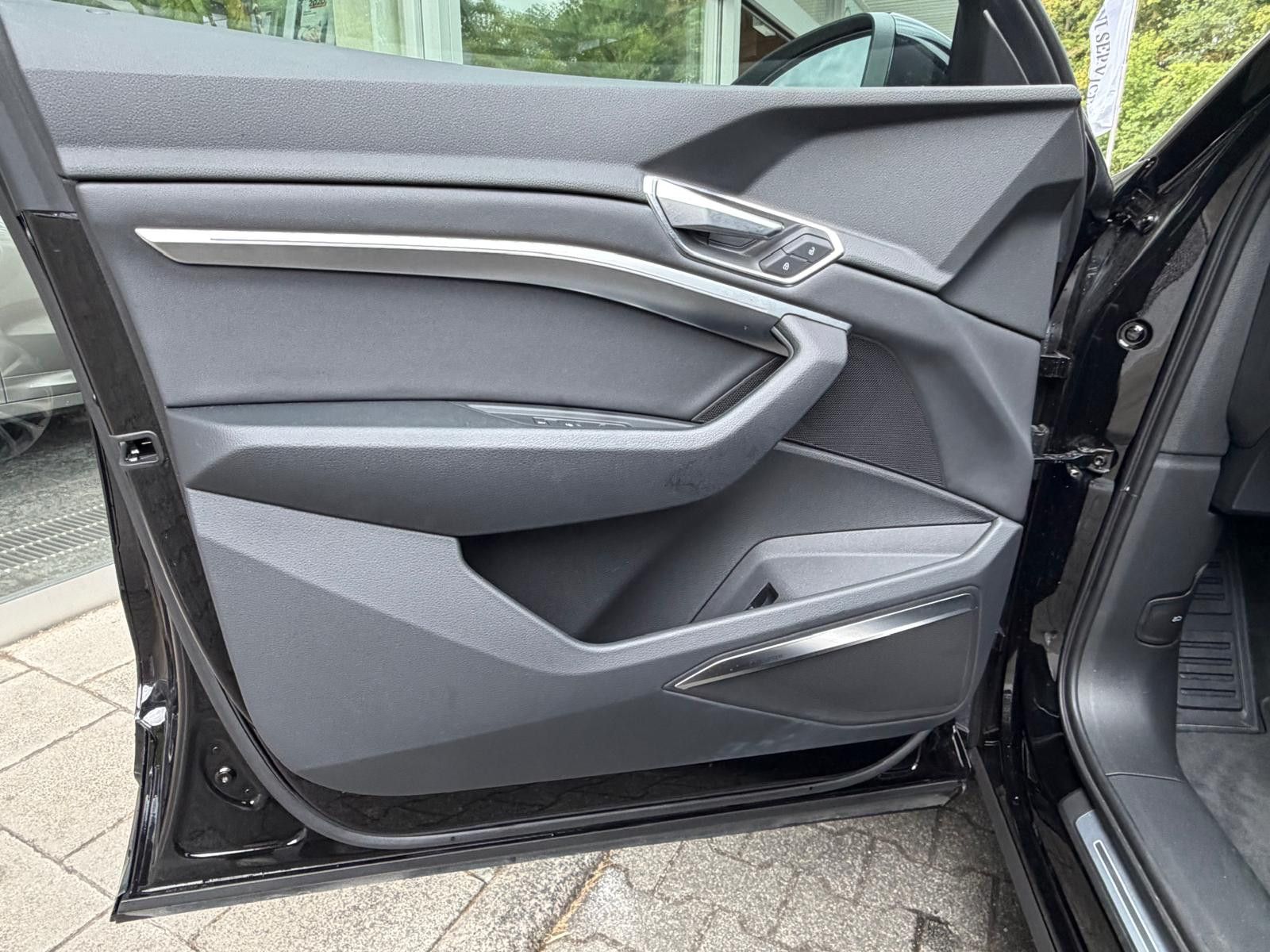 Fahrzeugabbildung Audi e-tron 55 QUATT S LINE LUFT+LED+SHZ+KAM+B&O+21"
