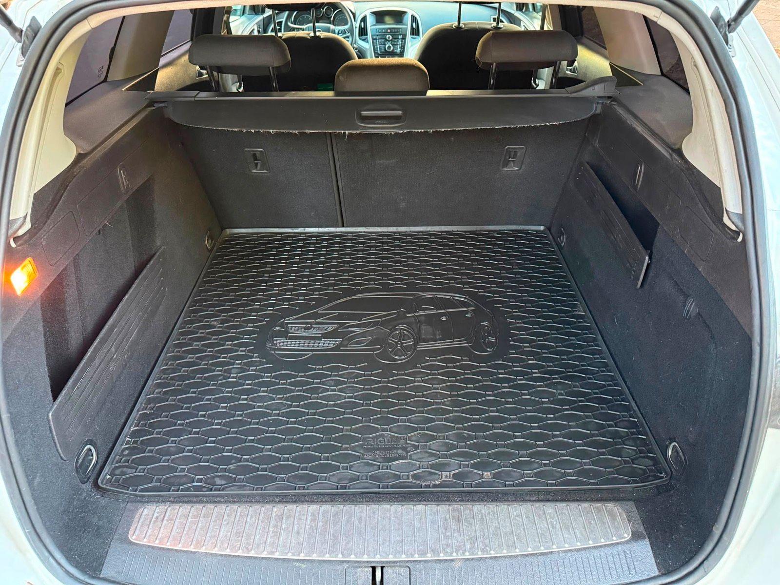 Opel Astra 2010 — photo 12