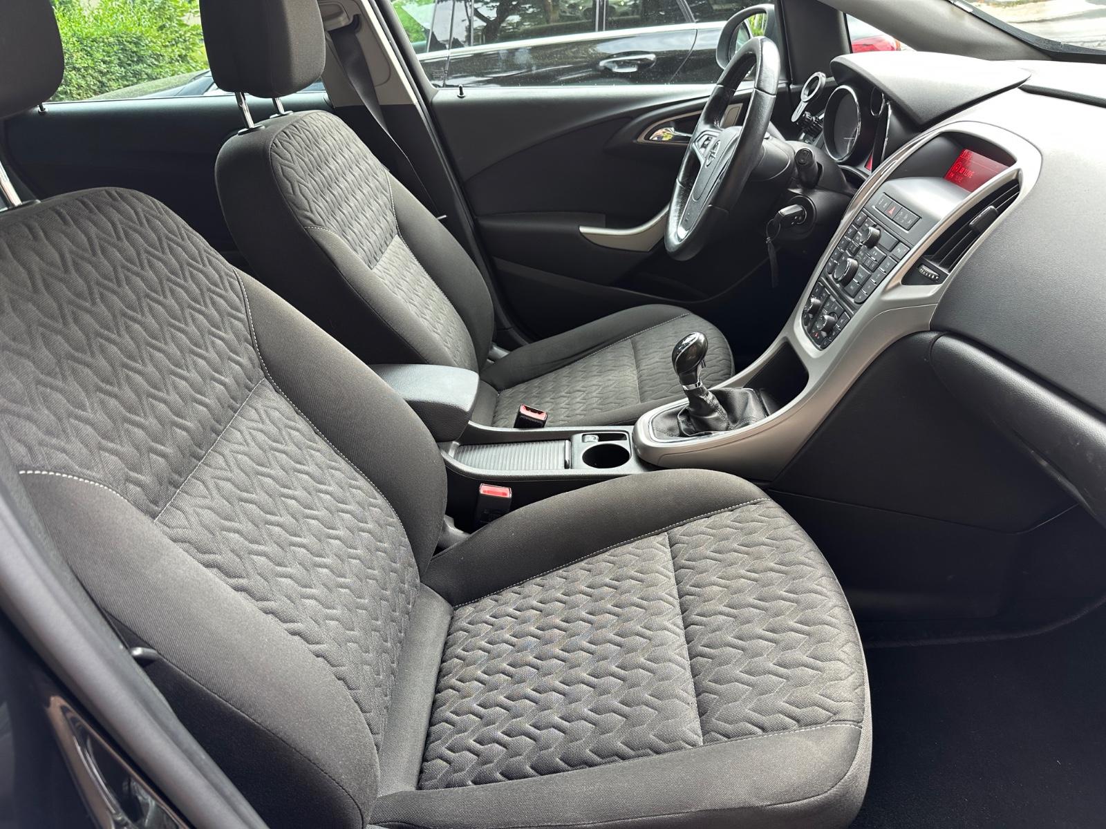 Opel Astra 2013 — photo 6