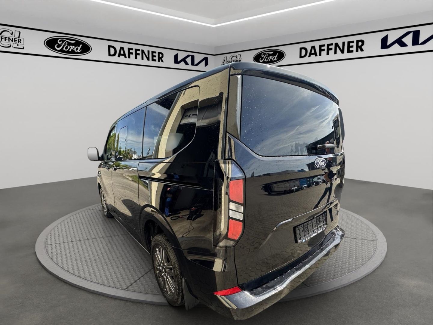 Fahrzeugabbildung Ford Tourneo Custom Bus 320 L1 Titanium FWD Titanium