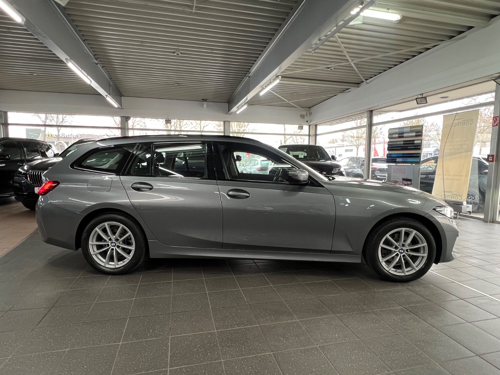 BMW 320d Touring xDrive III Driving Assistant III foto 2