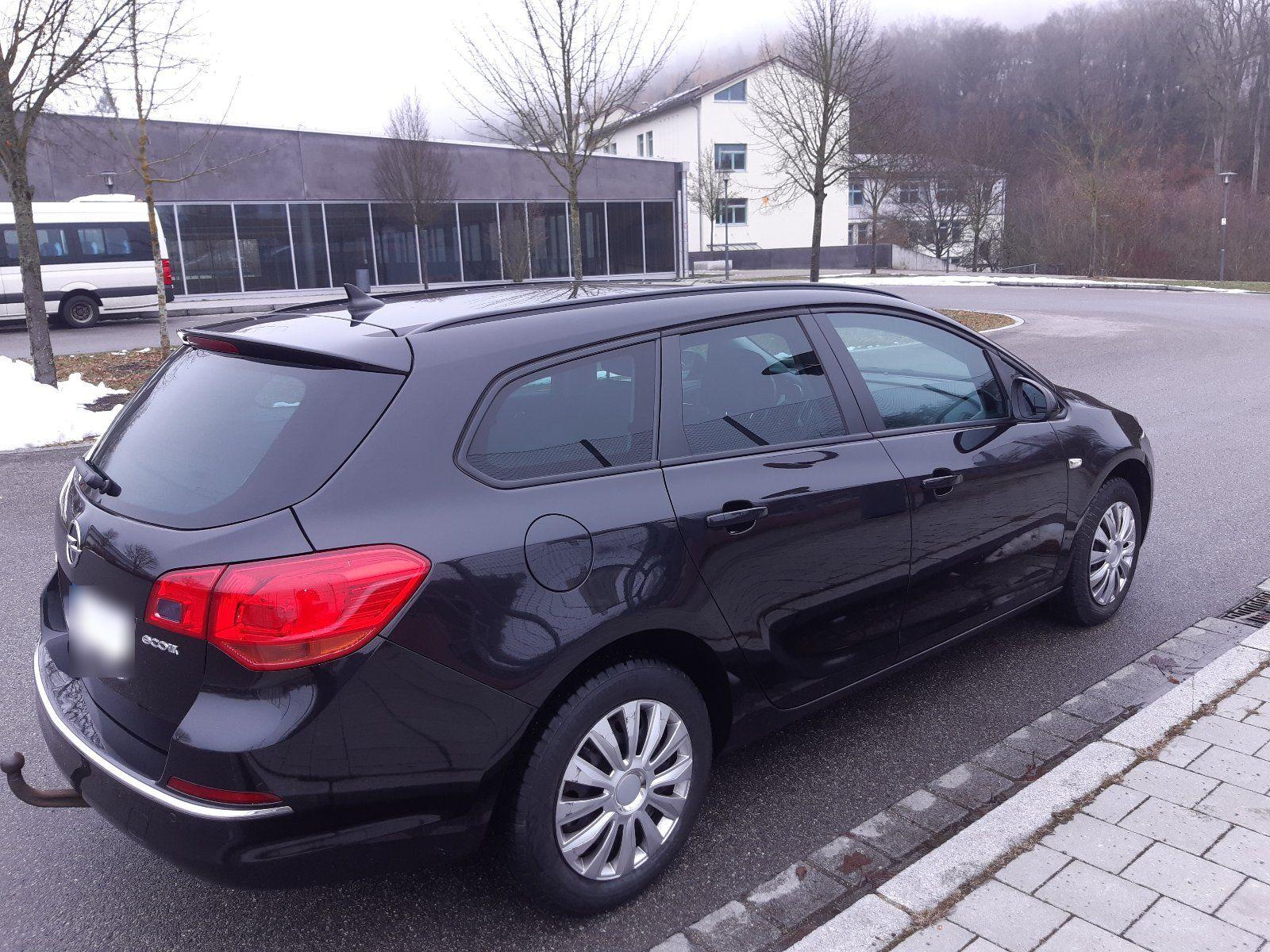 Opel Astra 2015 — interior