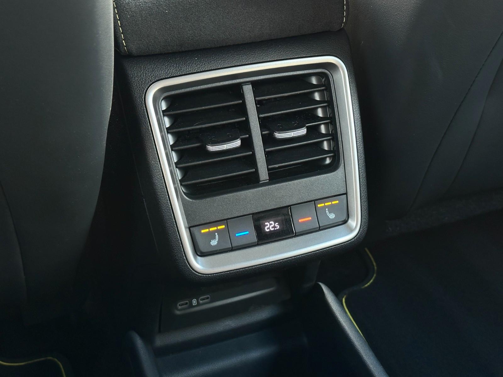 Skoda RS 340PS 4x4 NAVI Wär.Pumpe DCC eHK LM21"AHK