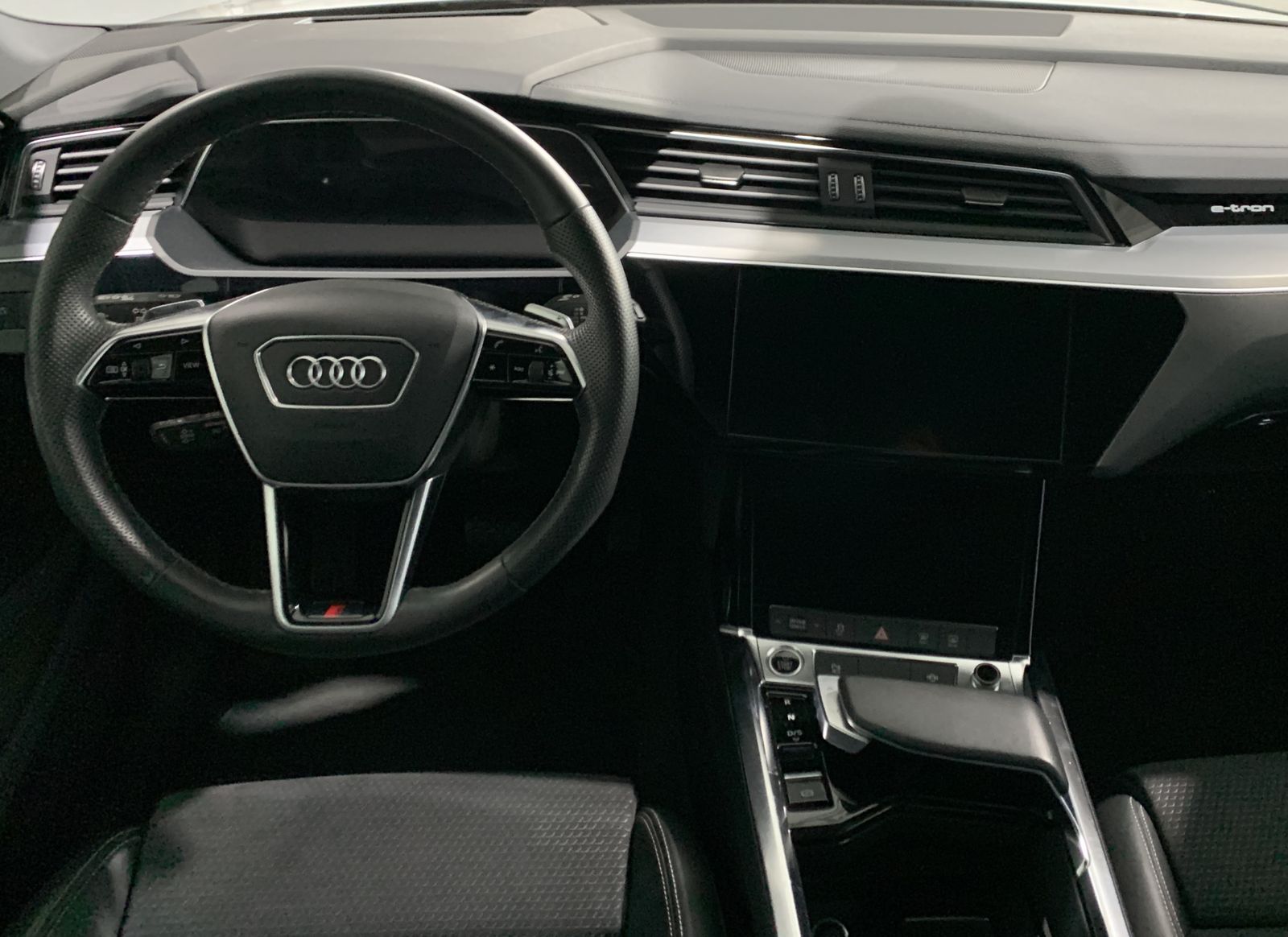 Fahrzeugabbildung Audi e-tron 55 Quattro*S-line*Leder*Matrix*HUD*AHK*