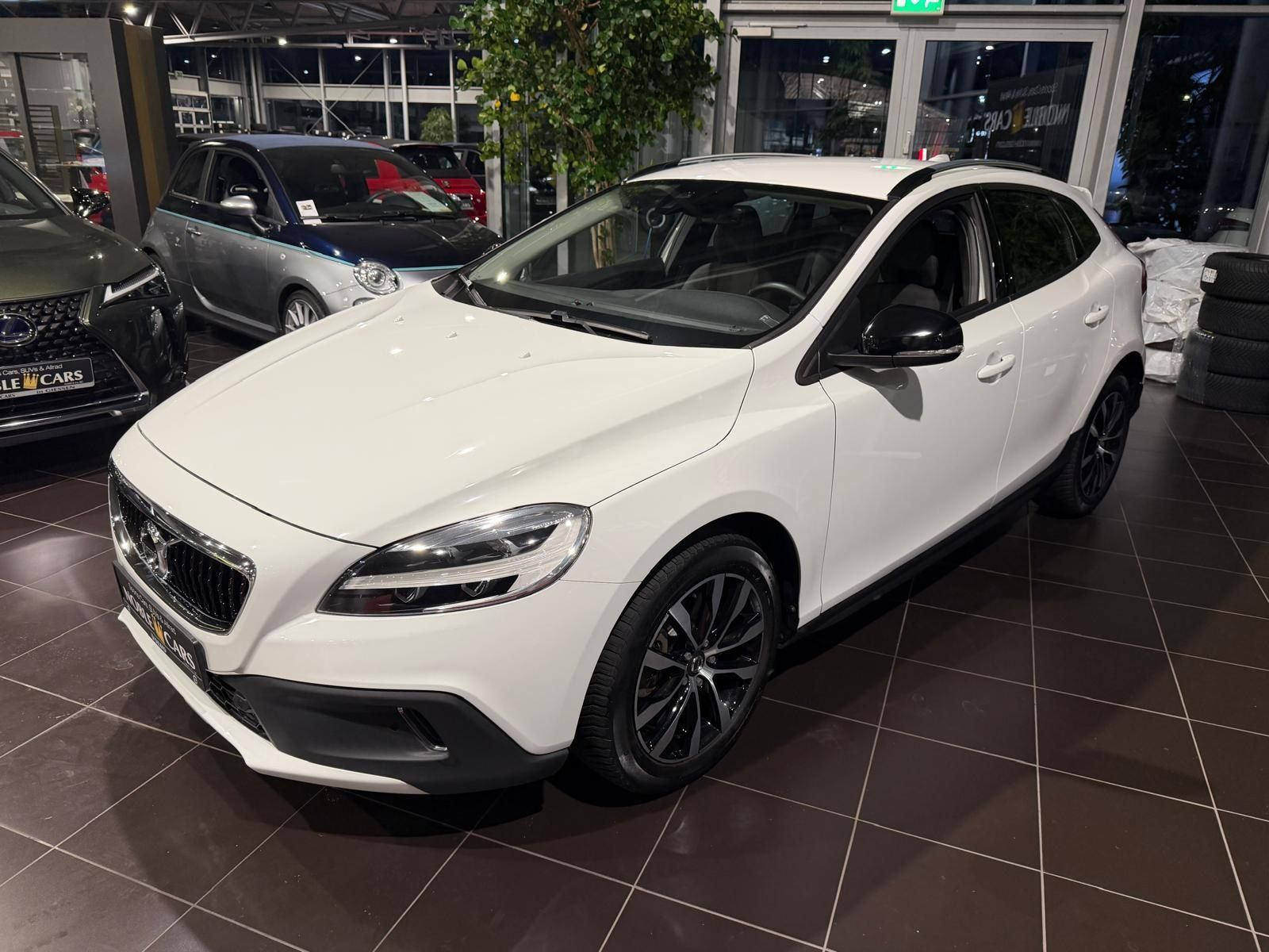 Fahrzeugabbildung Volvo V40  Cross Country Plus KLIMA LED NAVI ALU