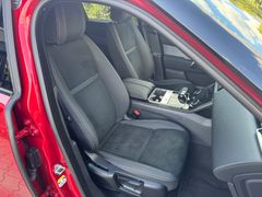 LAND ROVER Range Rover Velar 3.0 D300 R-DYNAMIC S AWD LAND ROVER Range Rover Velar 3.0 D300 R-DYNAMIC S AWD