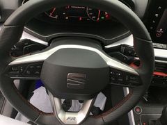 Fahrzeugabbildung Seat Arona FR 1.5 TSI+KAMERA+ACC+NAVI+KLIMA+AHK+LED+