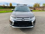 Mitsubishi Outlander Diamant Edition+ 4WD*AUTOM*NAVI*AHK* - Mitsubishi Gebrauchtwagen in Stuttgart