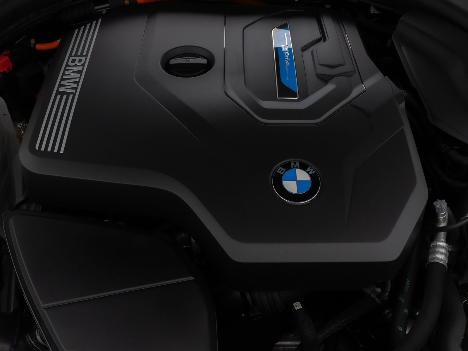 Fahrzeugabbildung BMW 530e HUD DAB Alarm Panorama HiFi Sport Leder