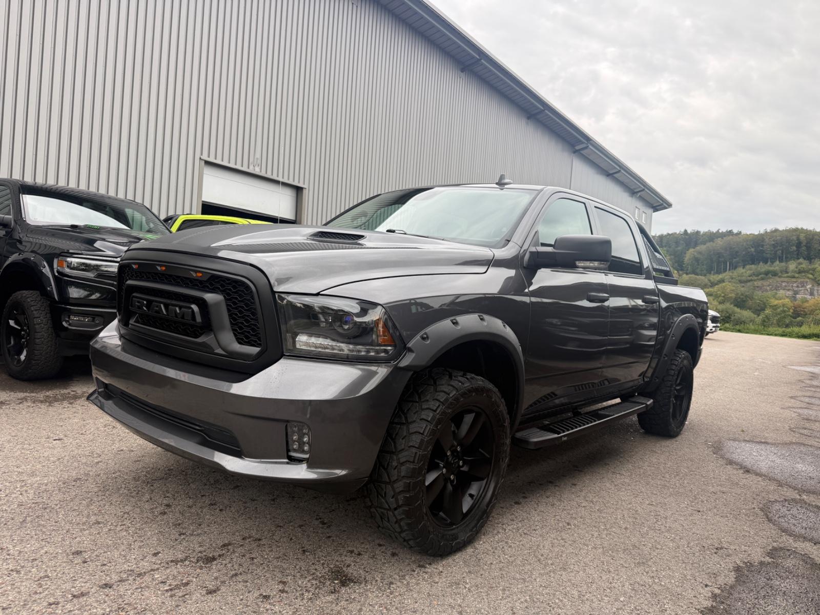 Dodge RAM 1500 HEMI 5.7 CREW CAB SPORT HOCH & BREIT