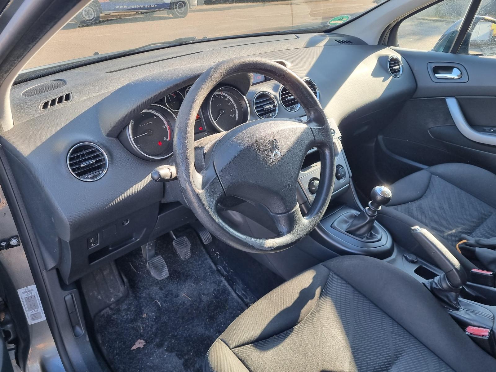 Peugeot 308 2011 — photo 20