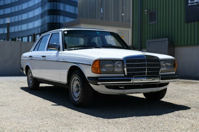 Mercedes-Benz 230 E