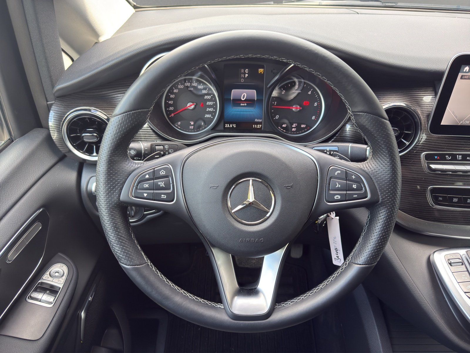 Fahrzeugabbildung Mercedes-Benz V 300 d L EDITION DISTRO AHK MBUX ILS el.Heckkla