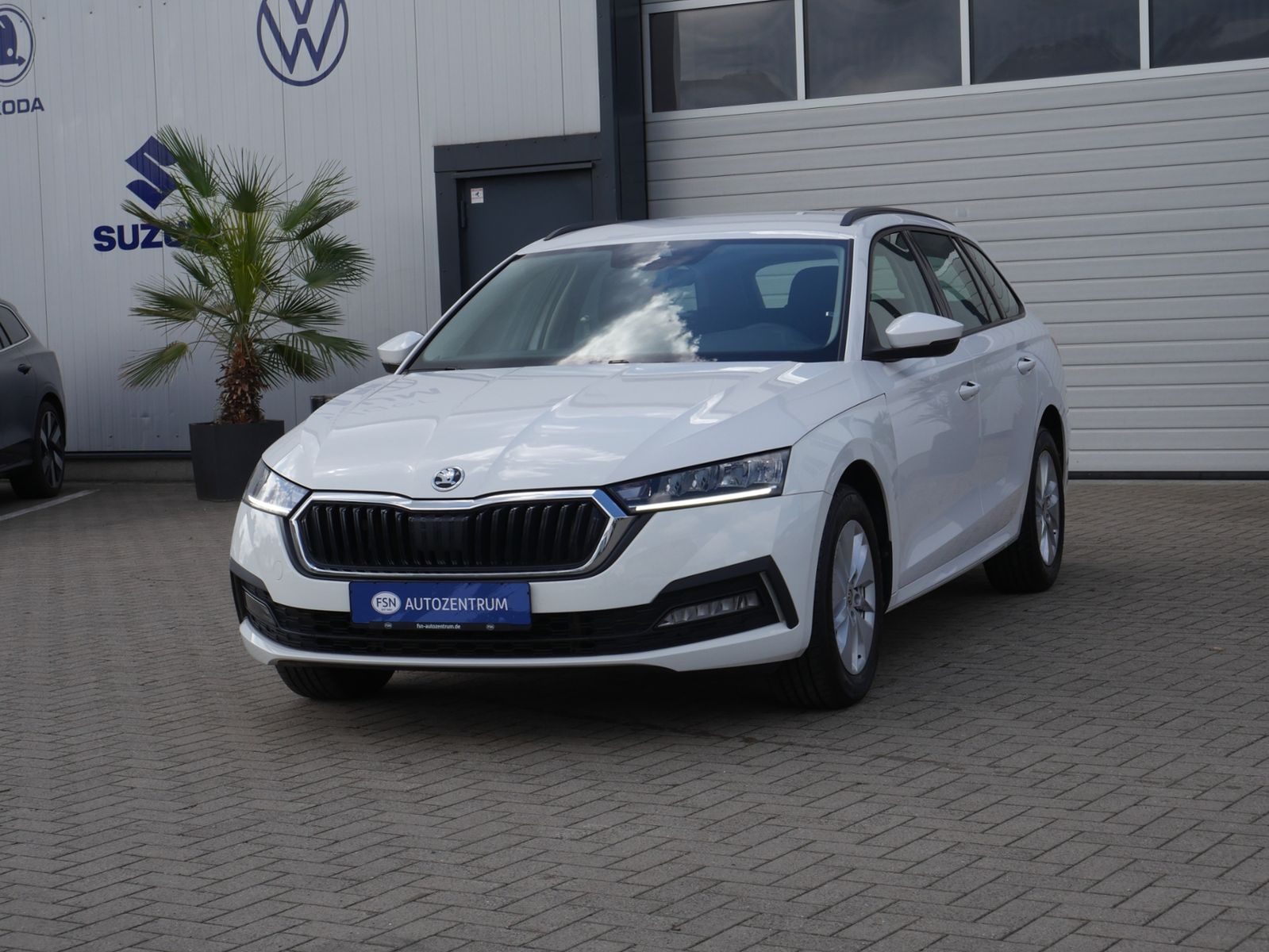 Skoda Octavia Combi 2.0 TDI Ambition DSG NAVI TEMPOMAT foto 2