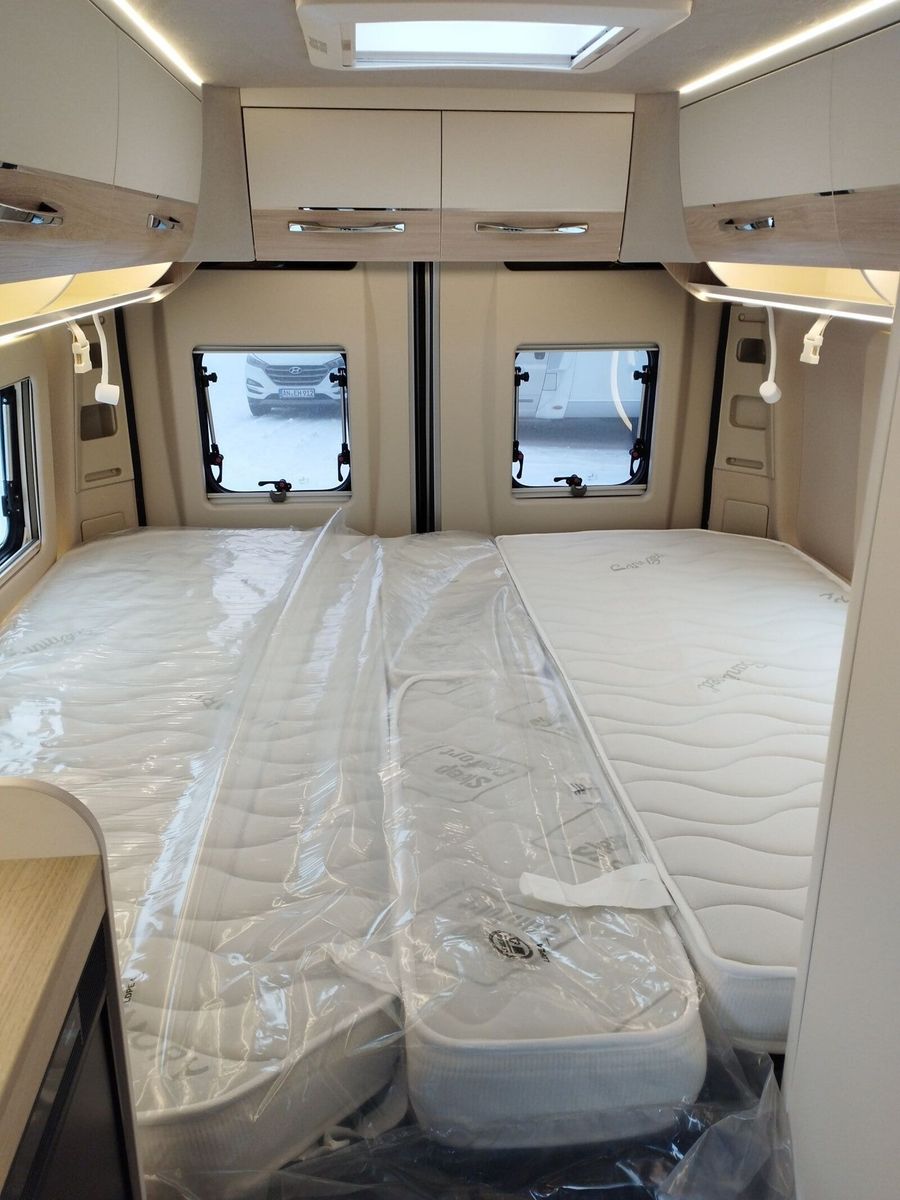 Fahrzeugabbildung Eura Mobil Van V 635 EB Captain-Chair- Sitze, Skyroof, RFK