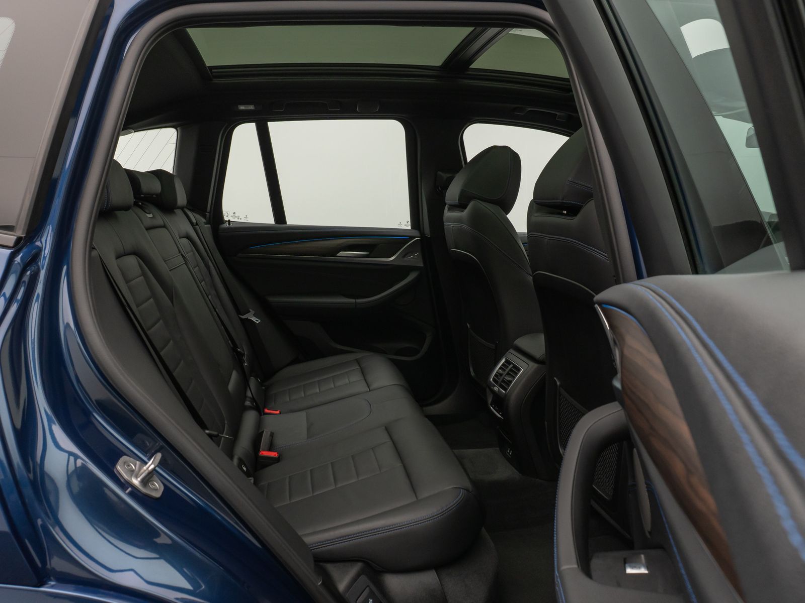 Fahrzeugabbildung BMW iX3 Impressive M Sport Panorama 360°HUD DAB H/K