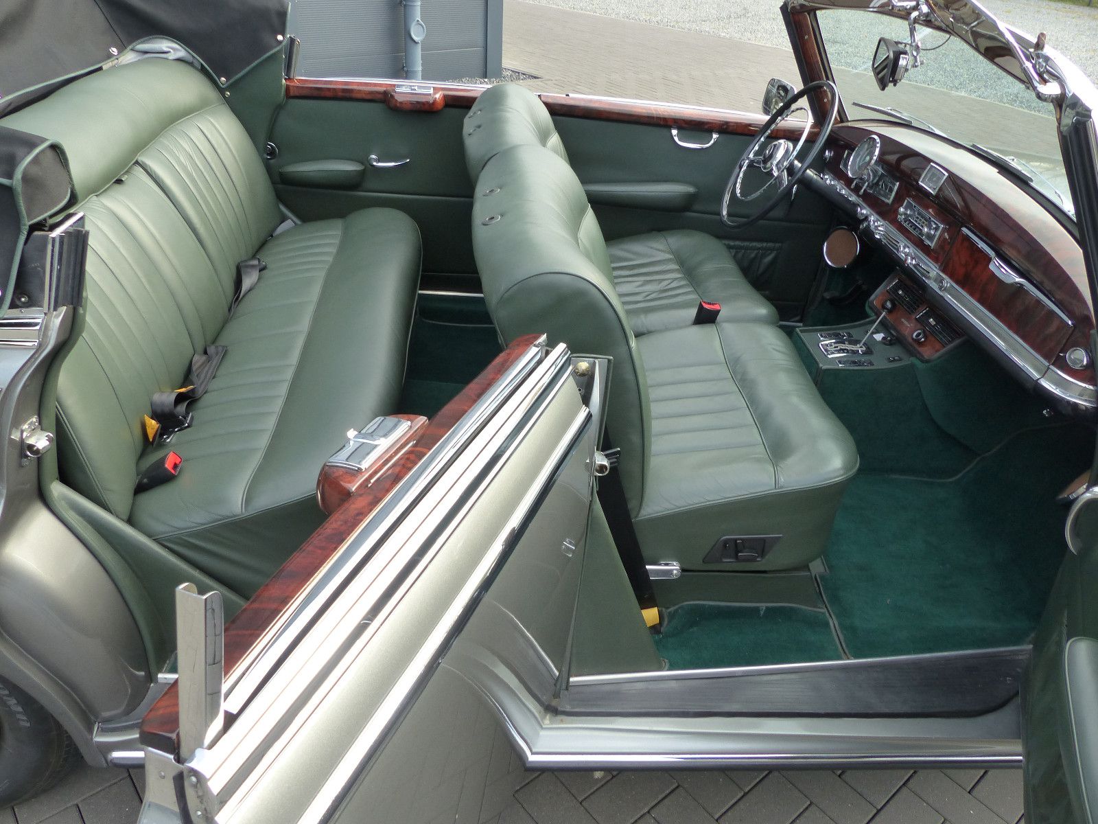 Fahrzeugabbildung Mercedes-Benz 300 Adenauer Cabriolet *Autom.Klima,E-FH,Servo*