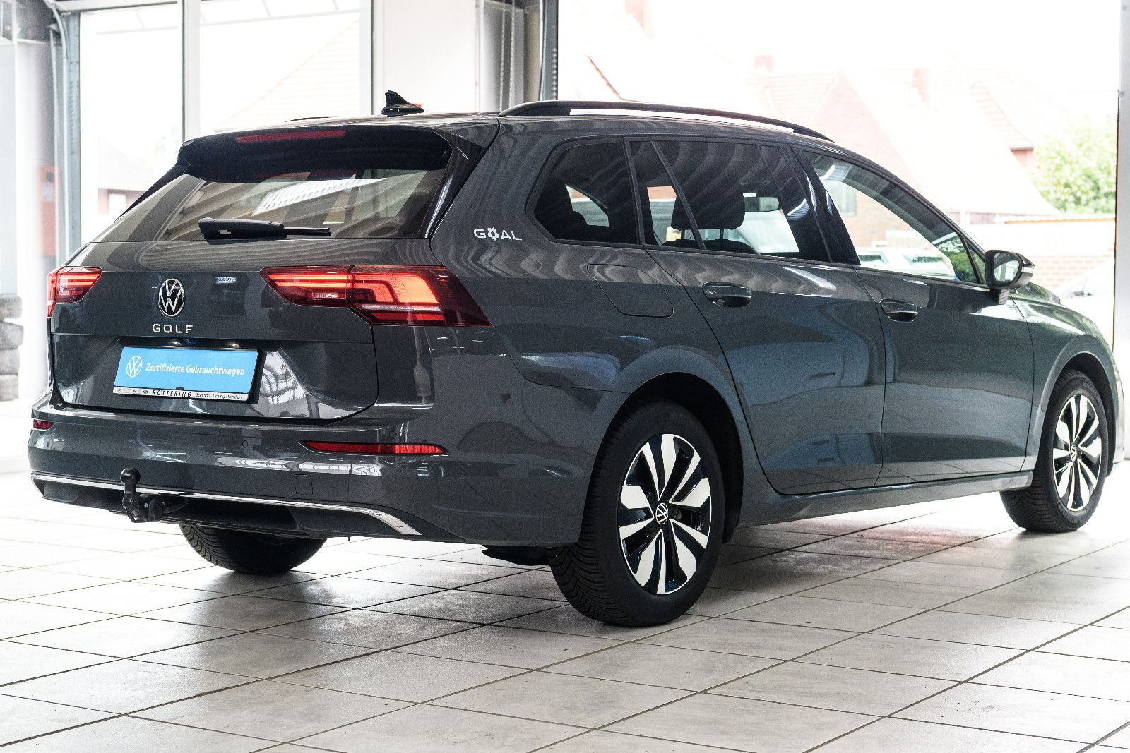 Fahrzeugabbildung Volkswagen Golf VIII Var. 1.5 TSI 110 kW+LED+AHK+GJR+TOTWIN