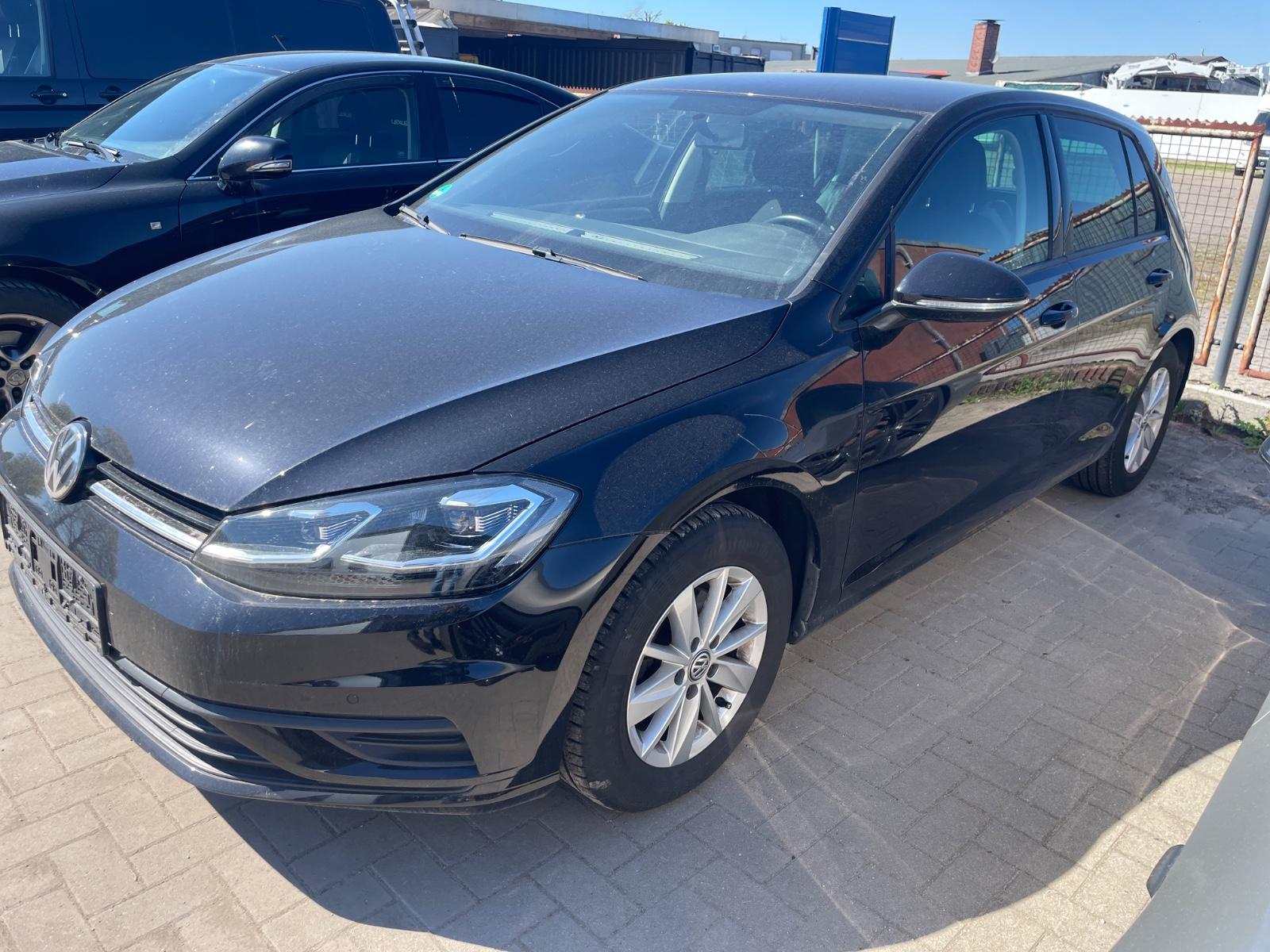 Volkswagen Golf VII Lim. 1Hd LED PDC APP  AHK