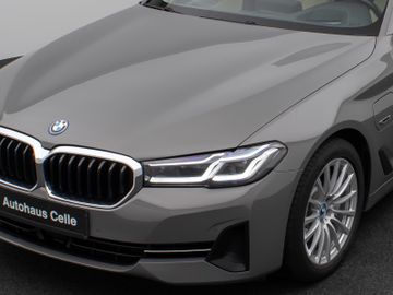 Fahrzeugabbildung BMW 530e xD Kamera Laser HUD DAB HiFi AHK ACC Komfor