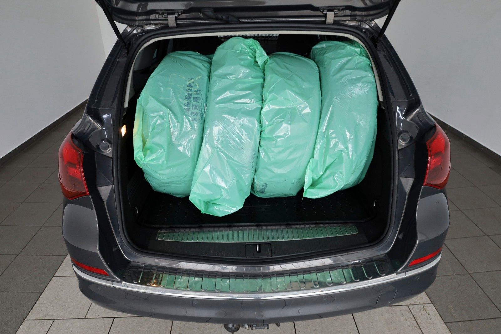 Fahrzeugabbildung Opel Astra J Sports Tourer Exklusiv Navi,SH,PDC,AHK