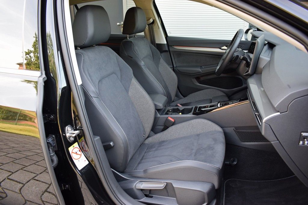 Volkswagen Golf VIII 1.5 eTSI DSG Style Matrix AHK HuD ACC foto 5