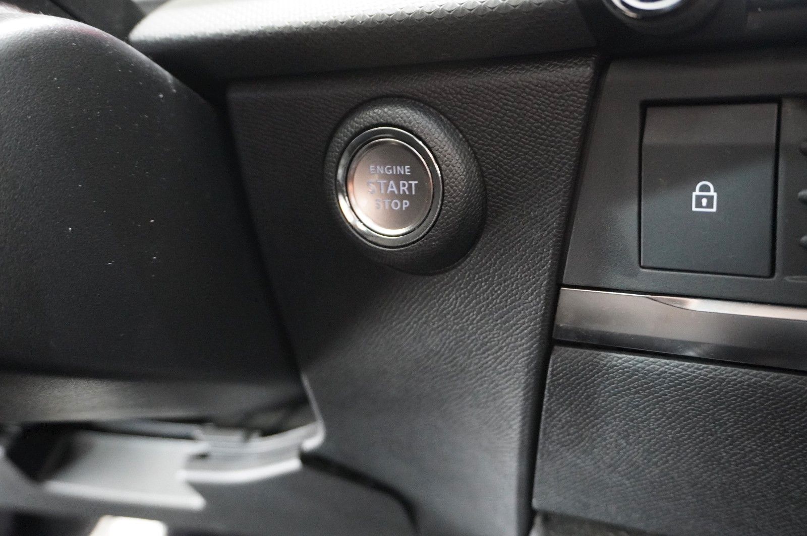 Fahrzeugabbildung Opel Astra L Lim. 1.6 HYBRID ULTIMATE NAVI/360°/PANO.