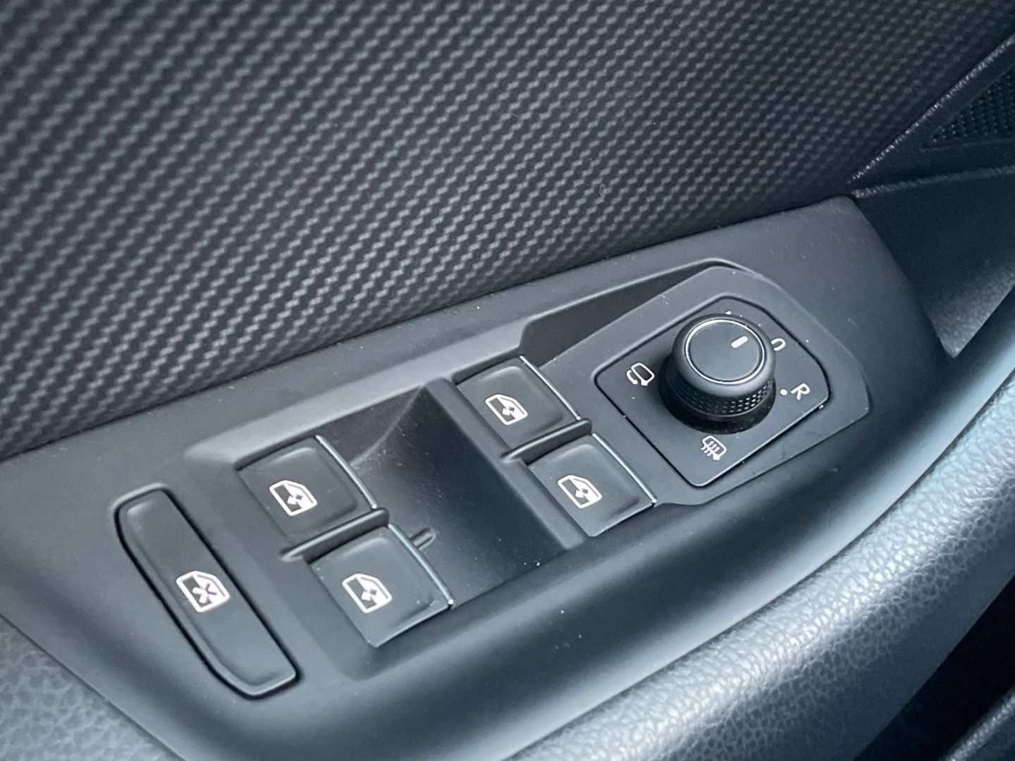 Arteon R SB 2.0 TSI 4Motion AHK/HUD/Kamera/DCC