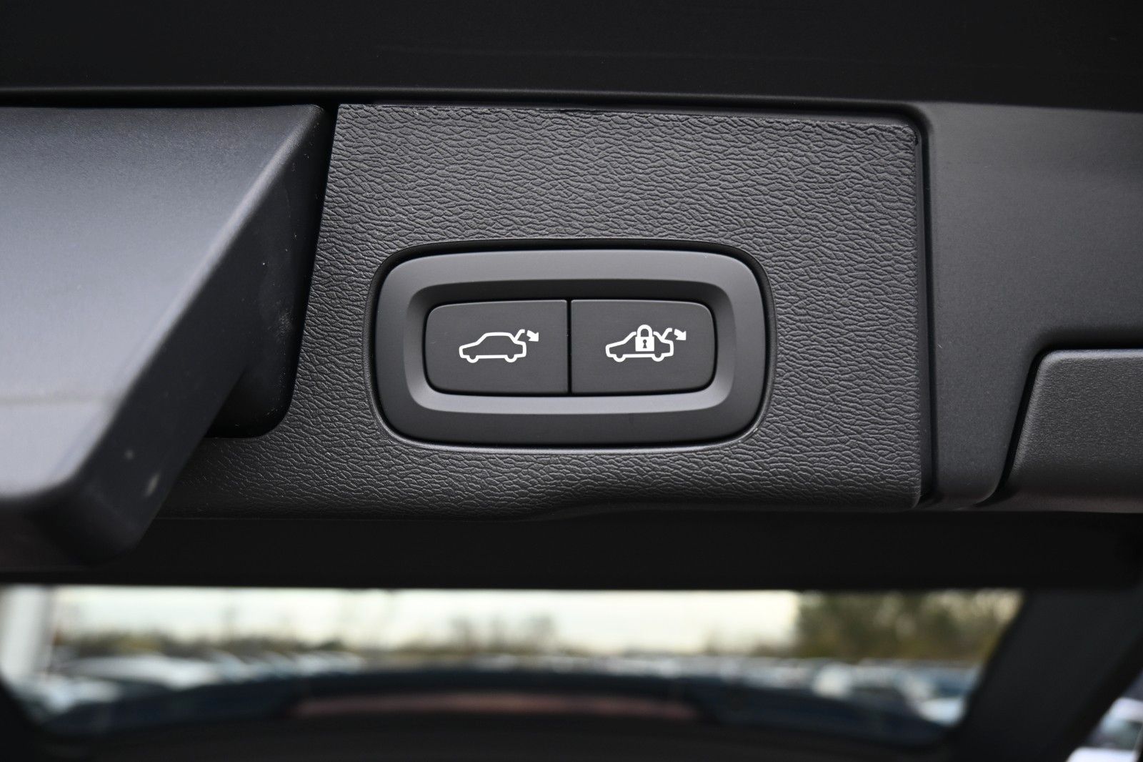 Fahrzeugabbildung Volvo XC60 B5 AWD Plus Dark*FSHZG*360°*H&K*ACC*AHK