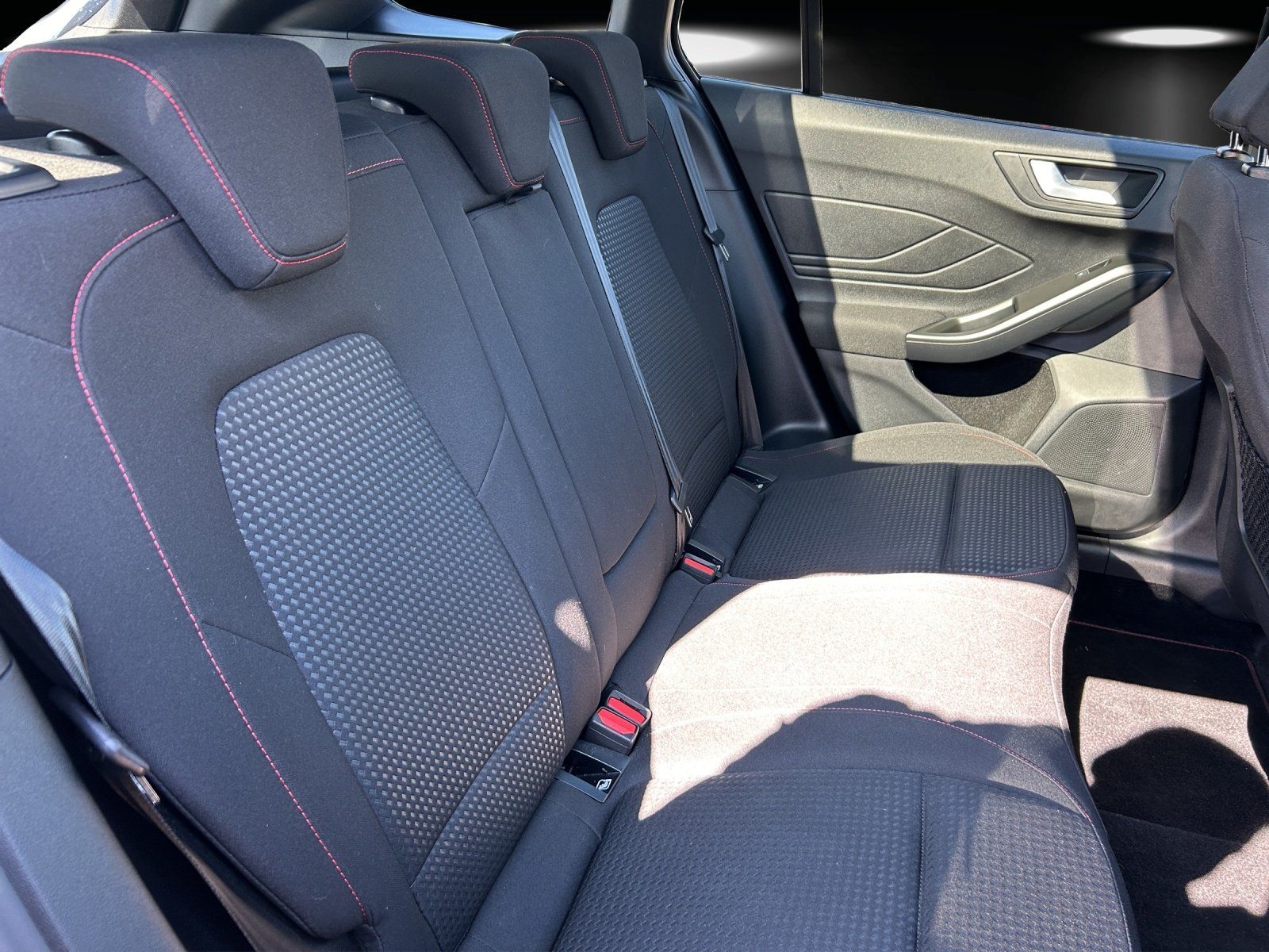 Fahrzeugabbildung Ford Focus 1.0 EcoBoost MHEV ST-Line X