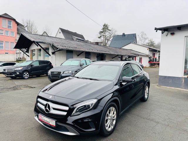 Mercedes-Benz GLA 180 /Navi/Teilleder/LED/SHZ/AHK/