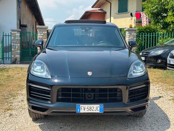 Porsche Cayenne - 2
