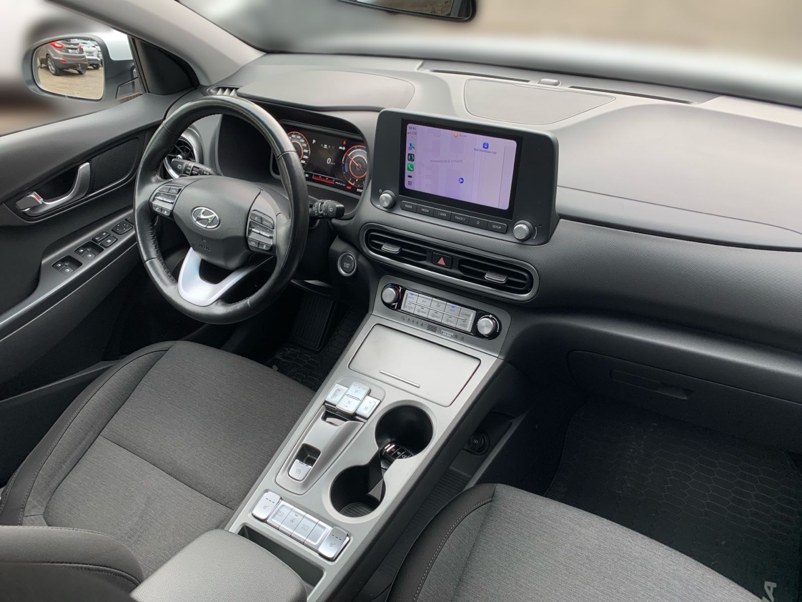Fahrzeugabbildung Hyundai KONA Select Elektro 11 kW OBC Sitzheizung